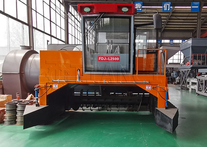 Машина для компостирования органических удобрений, гусеничного типа, для аэробного разложения в наземной куче