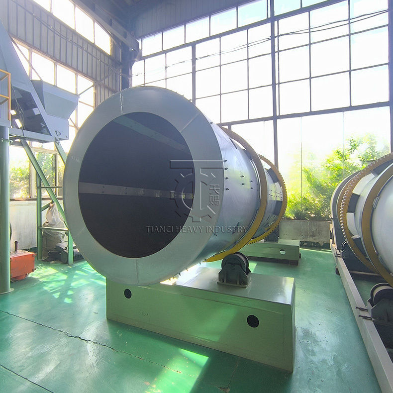 Волшебство роторного барабанного гранулирующего устройства превращает фосфатный порошок в сферические гранулы