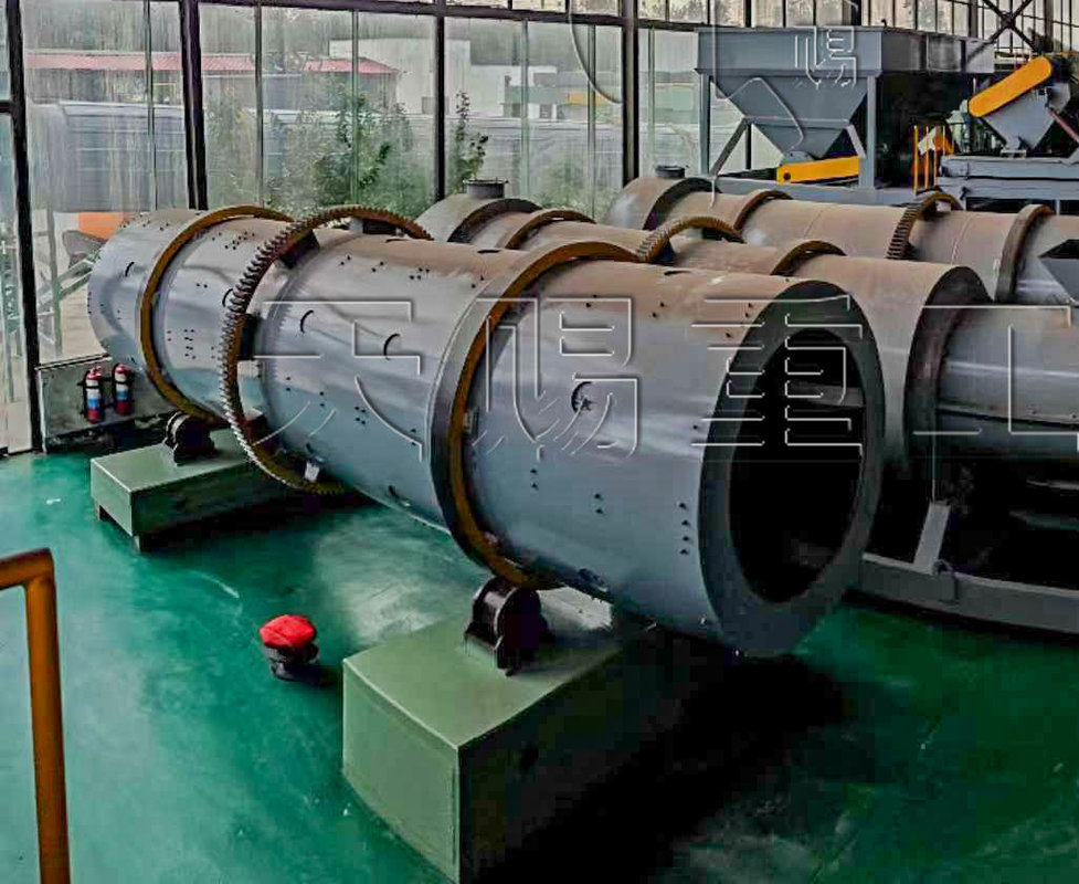 Волшебство роторного барабанного гранулирующего устройства превращает фосфатный порошок в сферические гранулы